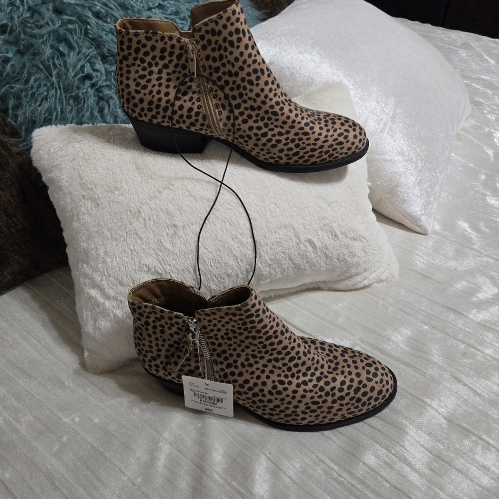 Leopard Print Ankle Boots By Arizona Jean Co. Size 8 NWT!! - Picture 2 of 5